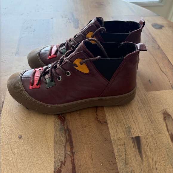 Stylish Brown Ankle Boots with Colorful Accents - Picture 2 of 4